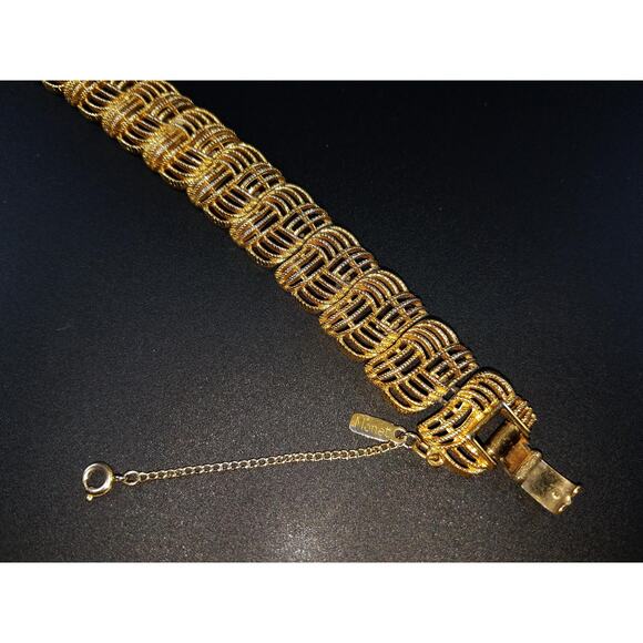 Monet Golden Weave Bracelet Gold Plated Filigree 1960s Vintage Jewelry Signed - Picture 9 of 10